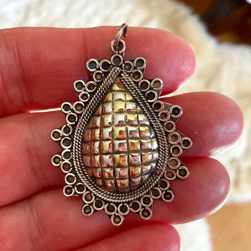 Vintage Sterling Silver 925/Gold Plate Center Oval Pendant